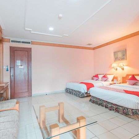 Oyo 671 Hotel Capitol Jakarta Ngoại thất bức ảnh