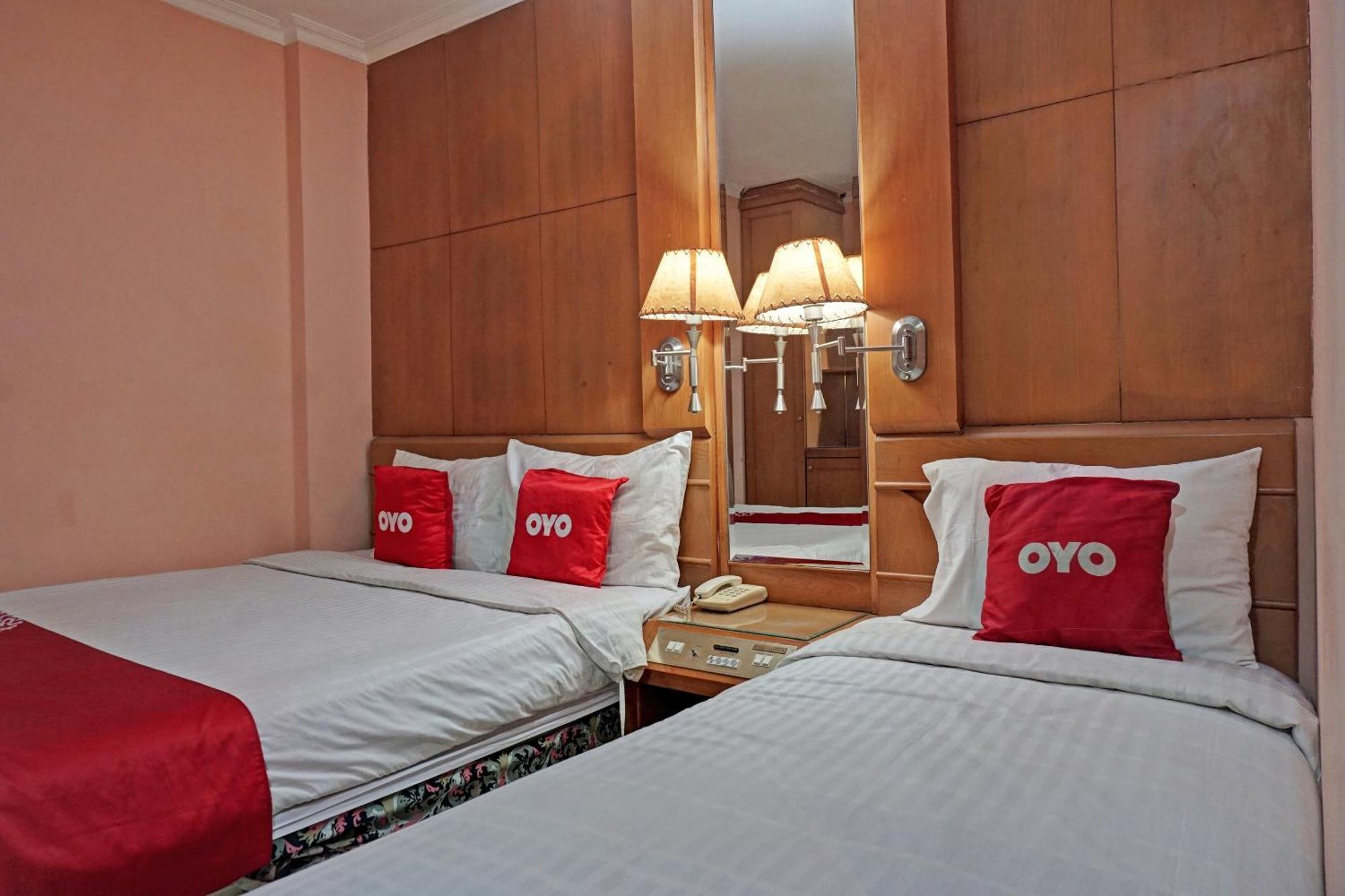 Oyo 671 Hotel Capitol Jakarta Ngoại thất bức ảnh