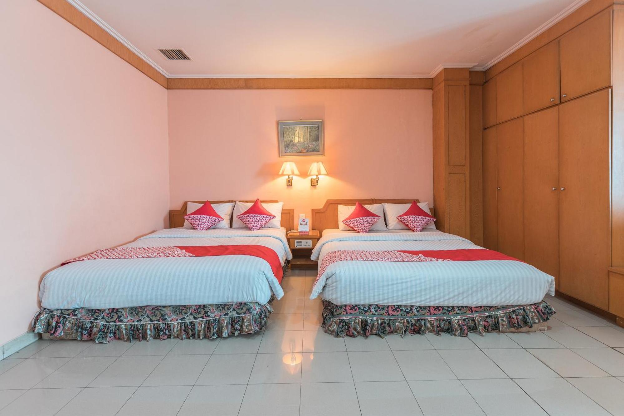 Oyo 671 Hotel Capitol Jakarta Ngoại thất bức ảnh