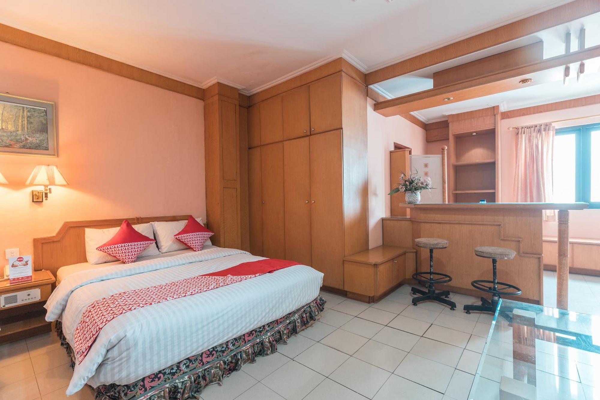 Oyo 671 Hotel Capitol Jakarta Ngoại thất bức ảnh