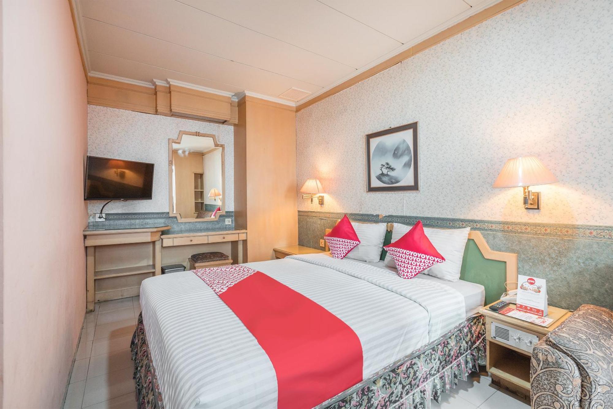 Oyo 671 Hotel Capitol Jakarta Ngoại thất bức ảnh