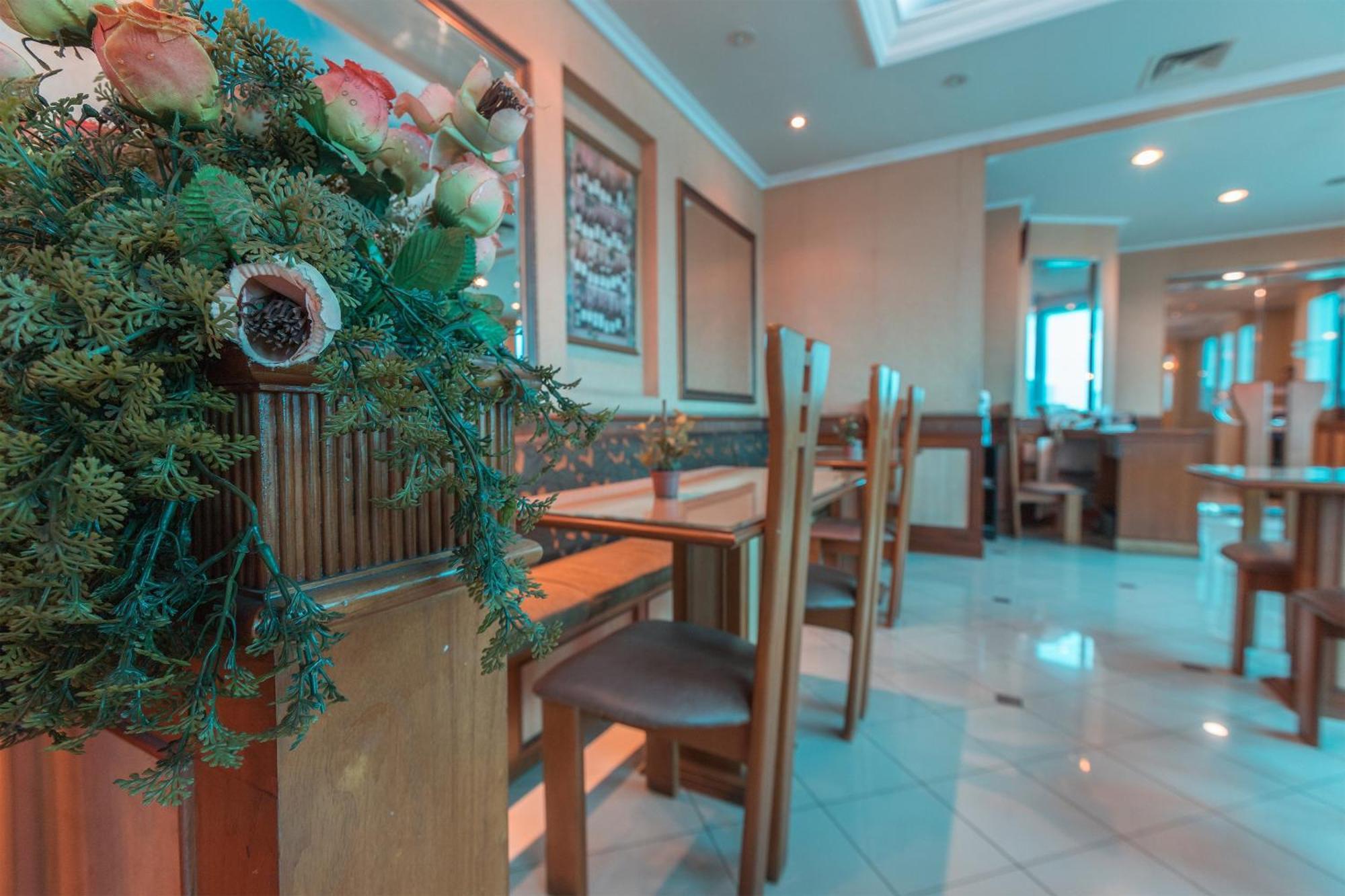 Oyo 671 Hotel Capitol Jakarta Ngoại thất bức ảnh