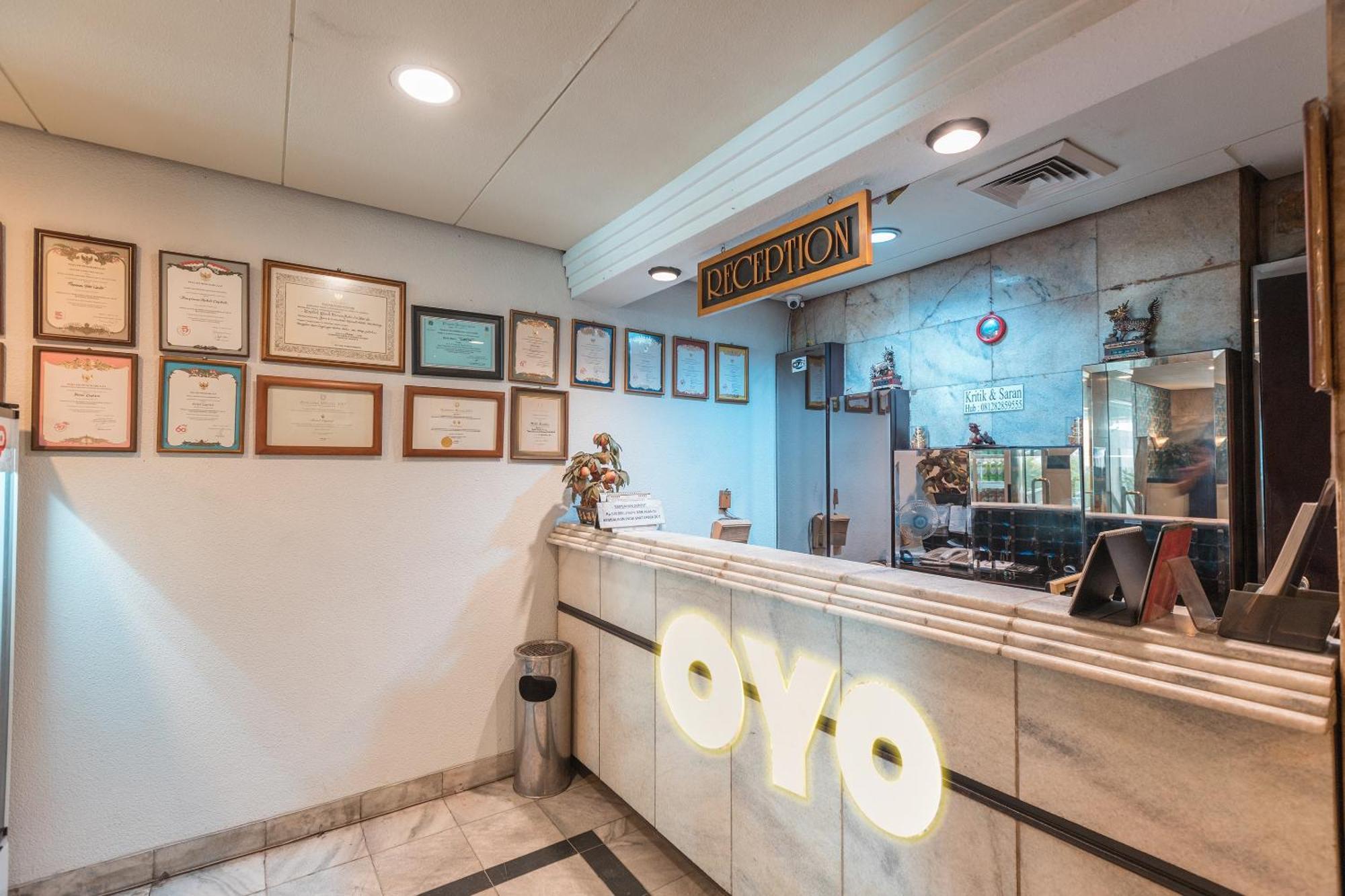 Oyo 671 Hotel Capitol Jakarta Ngoại thất bức ảnh