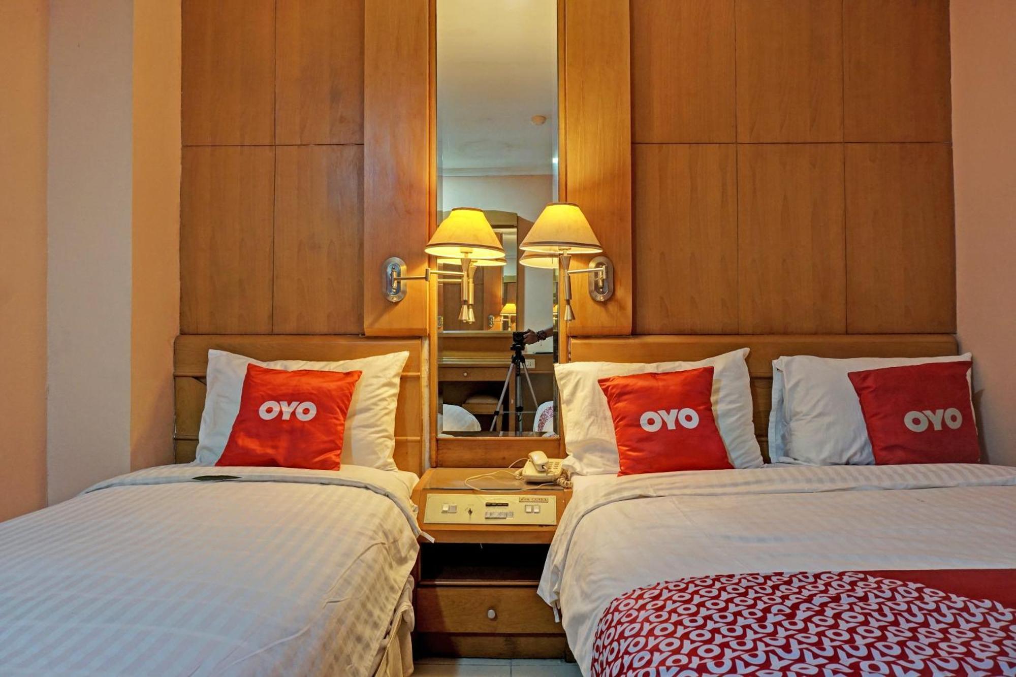 Oyo 671 Hotel Capitol Jakarta Ngoại thất bức ảnh