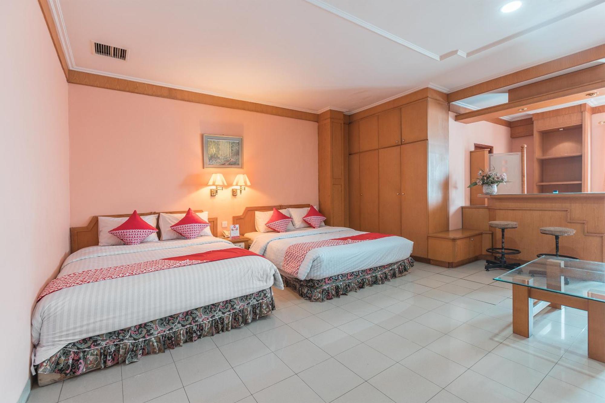Oyo 671 Hotel Capitol Jakarta Ngoại thất bức ảnh