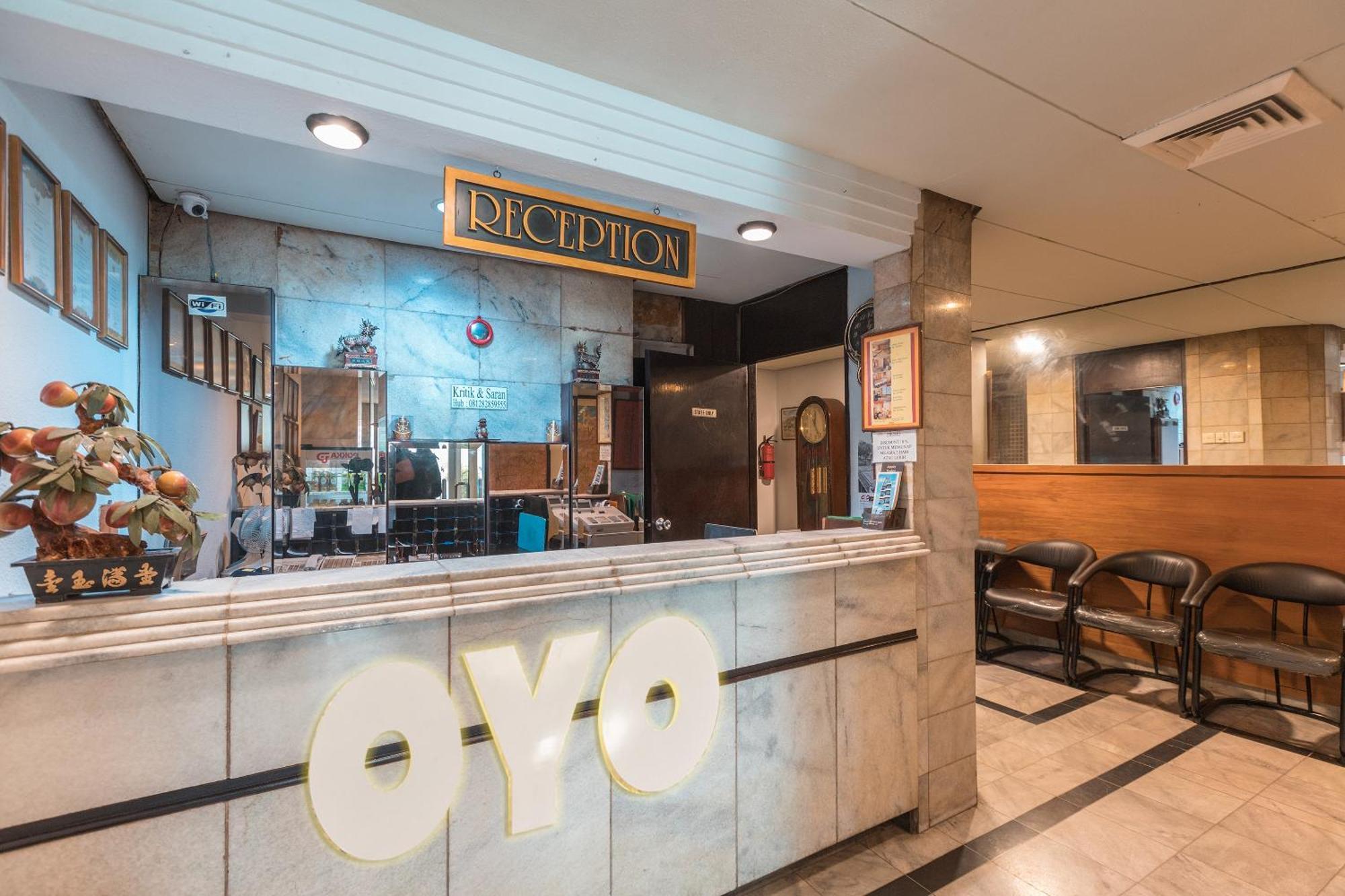 Oyo 671 Hotel Capitol Jakarta Ngoại thất bức ảnh