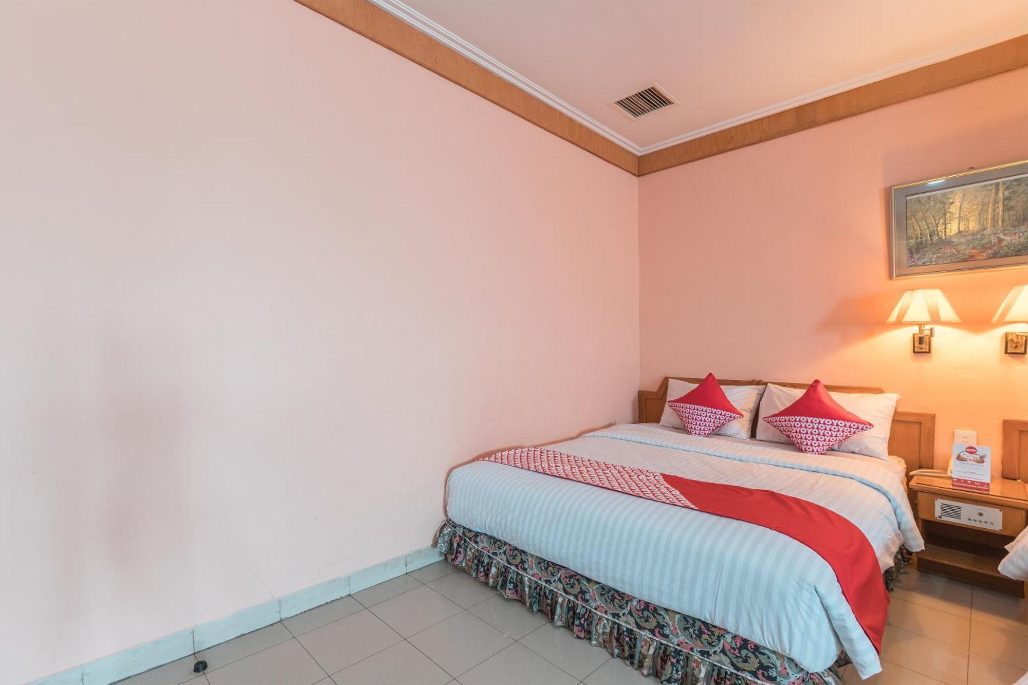 Oyo 671 Hotel Capitol Jakarta Ngoại thất bức ảnh