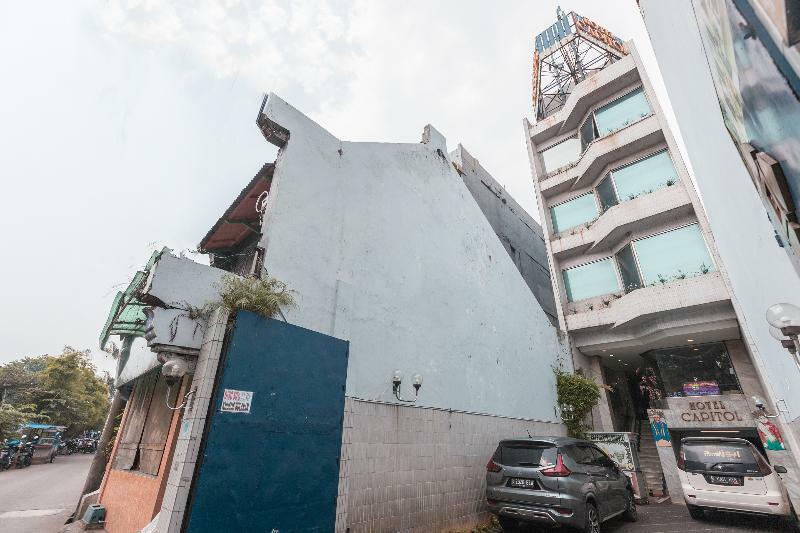Oyo 671 Hotel Capitol Jakarta Ngoại thất bức ảnh