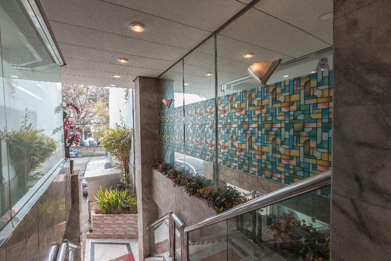 Oyo 671 Hotel Capitol Jakarta Ngoại thất bức ảnh