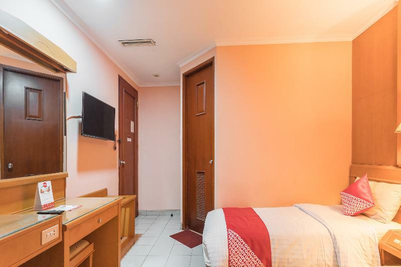 Oyo 671 Hotel Capitol Jakarta Ngoại thất bức ảnh